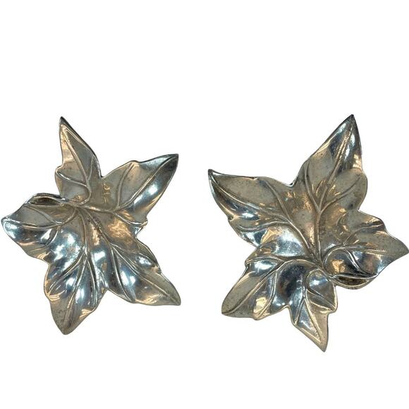 Pair of Vintage Bruce Fox Design 1976 Wilton Leaf Shaped Aluminum Bowls Dishes - Picture 1 of 3